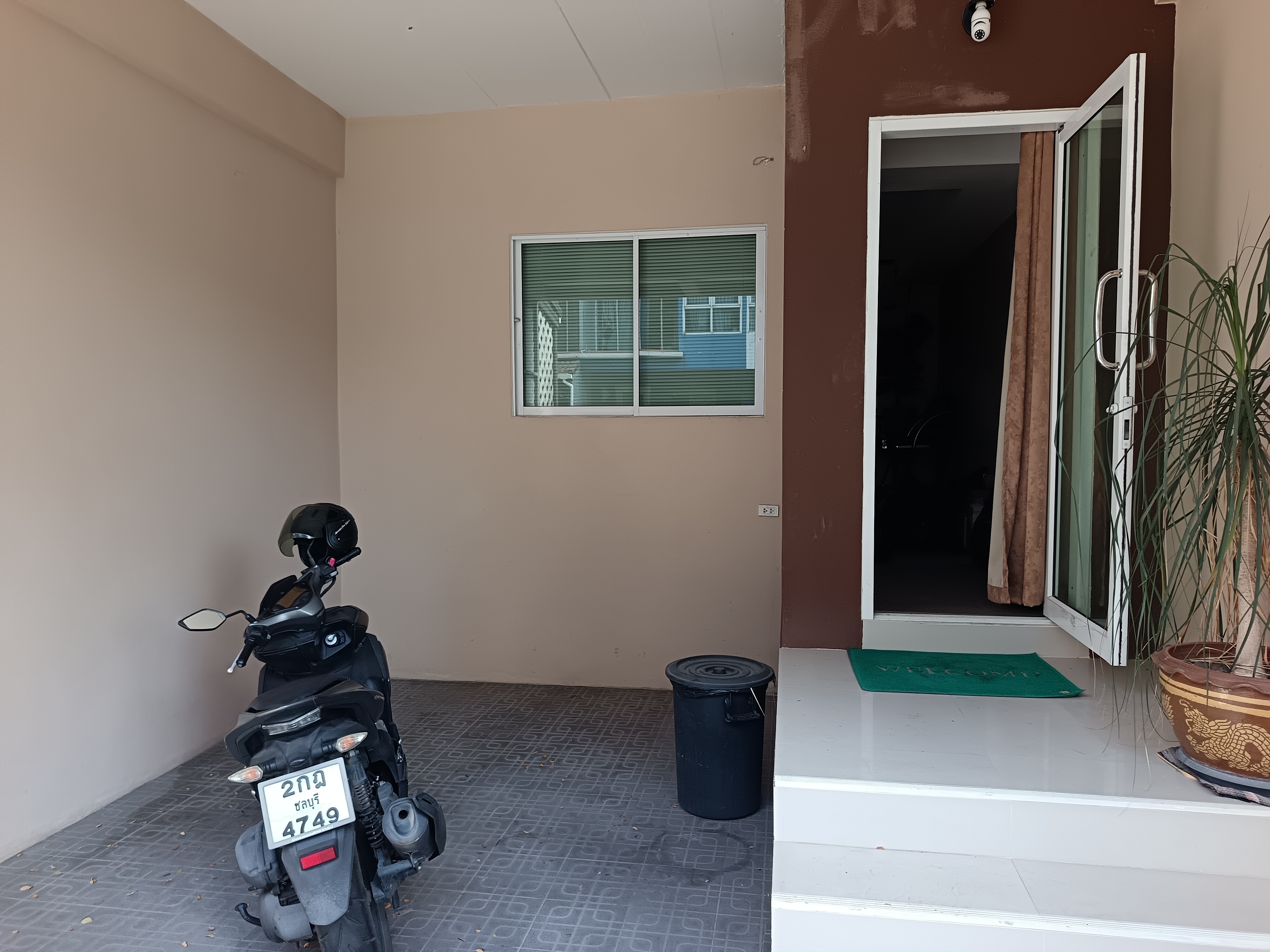 Two Bedroom Three Bathroom Townhouse in East Pattaya Close to Amenities
